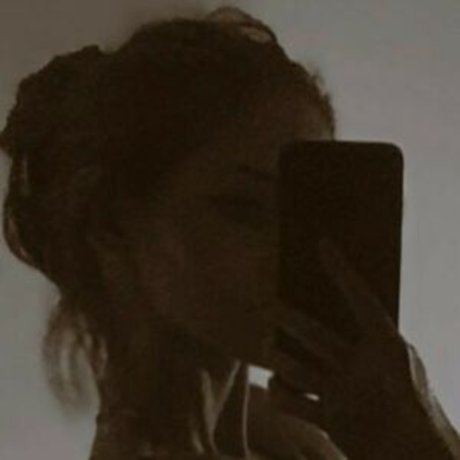 Jesteese ポルノモデル 写真