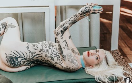 エモな痴女オンリーファンズ ポルノ 写真