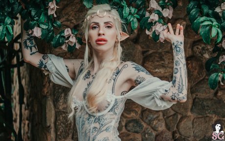 乳首 オンリーファンズ 美しいヌード 写真