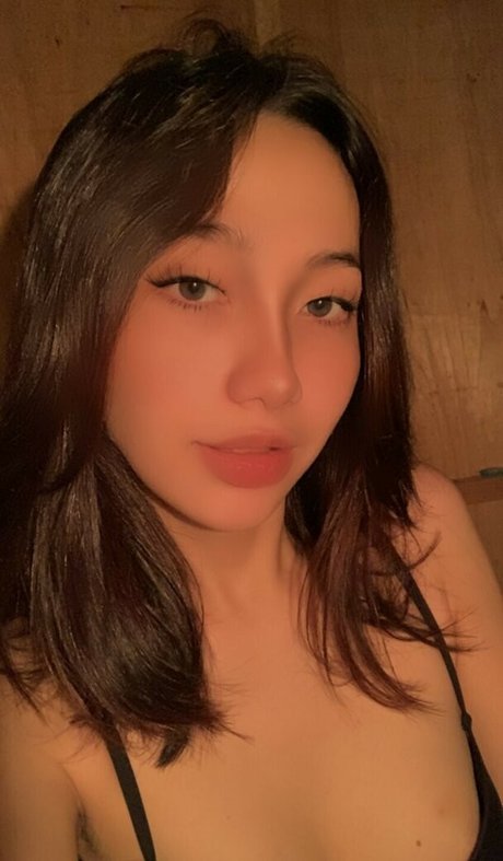 cassie loveyo かわいいポルノスター 画像