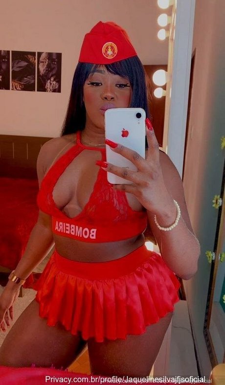 ストリップショー オンリーファンズ ホット 画像