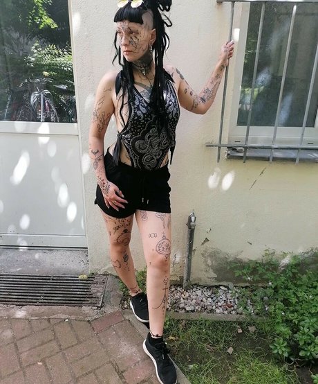 曲線美のxxx オンリーファンズ 美しい 画像