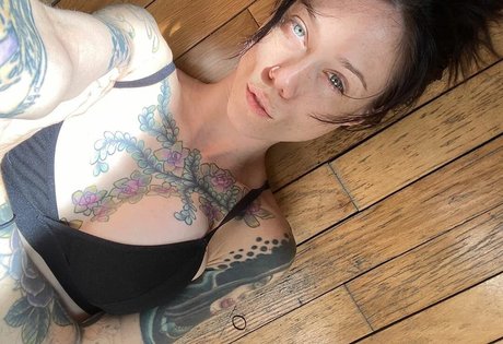 Lucy Everleigh エロティックなスター 画像