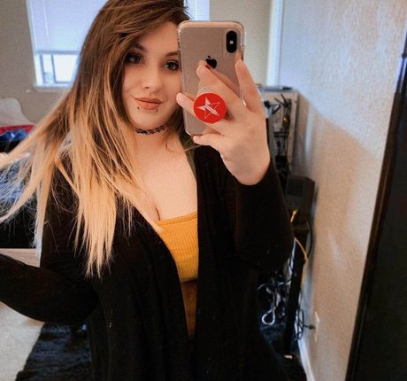 eileenexy ポルノモデル 写真