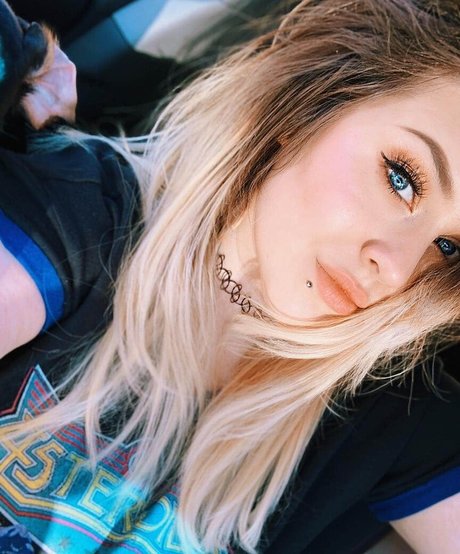 ぽっちゃりブロンドのオンリーファンズ セクシーxxx ギャラリー