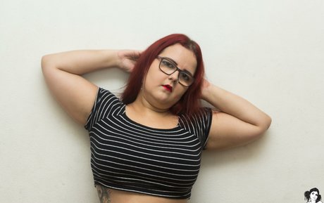 EllaRed アートモデル 画像