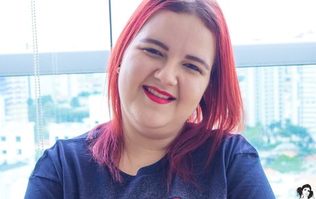 EllaRed ポルノ女優 写真