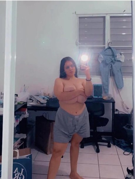 ティーンランジェリーオンリーファンズ xxx 写真