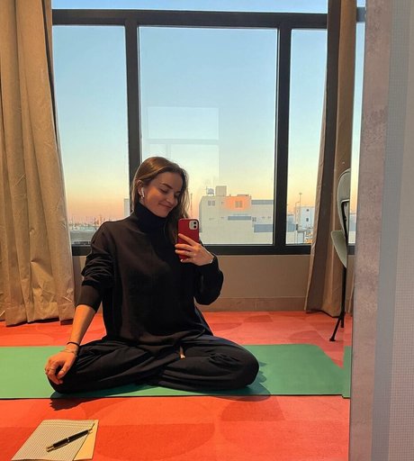 Catie Munnings セクシーモデル 画像