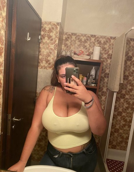 ティーンフィンガリングオンリーファンズ 無料 画像