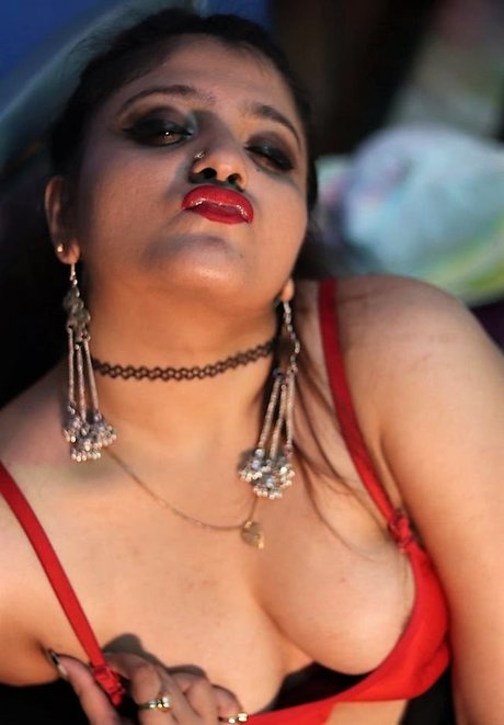 ストリップショー オンリーファンズ アートポルノ 写真