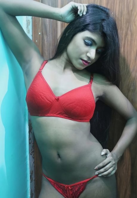 曲線美のブロンドオンリーファンズ HD 写真