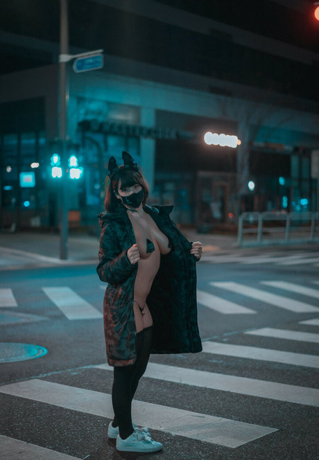 フィットネスコーチオンリーファンズ セクシーヌード 写真