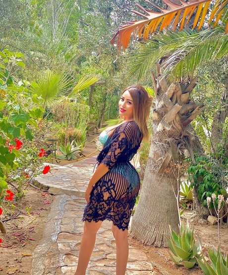 Imen Loulou アート女優 写真