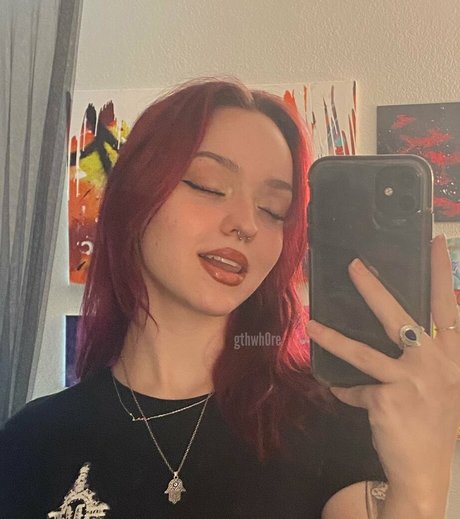 Gthwh0re ポルノモデル 画像