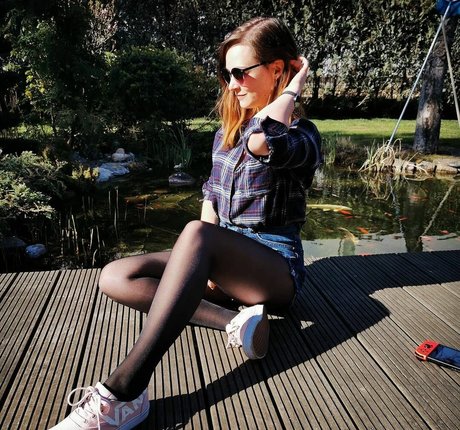 巨乳オナニーオンリーファンズ ホットポルノ 写真