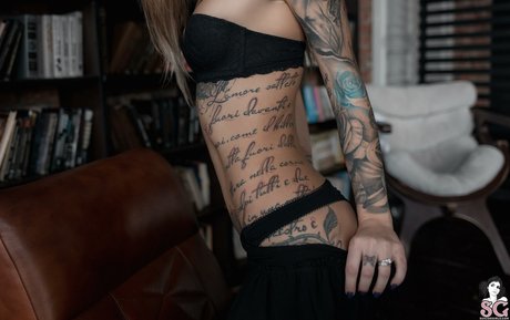 曲線美のブロンドオンリーファンズ ベスト 画像