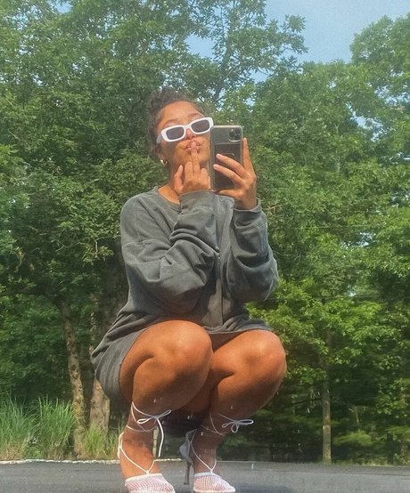 ティーンフィンガリングオンリーファンズ 無料セクシー 写真