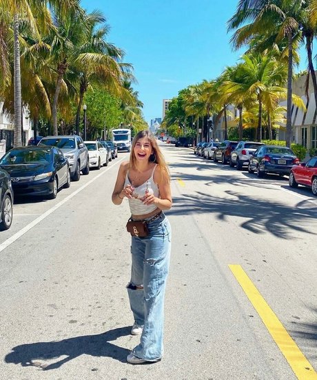 Malak Koura 裸モデル ギャラリー