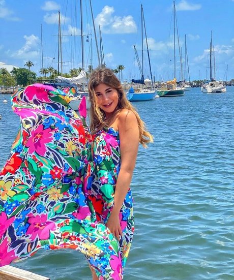 Malak Koura エロティックなポルノスター 画像