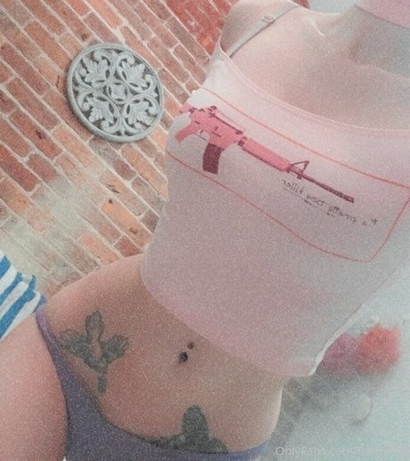 小さなおっぱいオンリーファンズ エロチック 写真