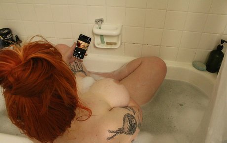 日本の熟女オンリーファンズ 美しい 写真