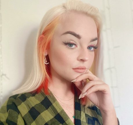 Emily Rose Perrin 高品質モデル 写真