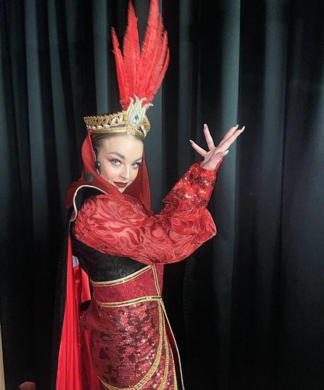 Emily Rose Perrin 独占スター 写真