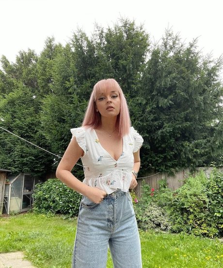 Emily Rose Perrin 可愛い女優 アーカイブ