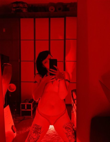 mybeautifulnightmare ポルノスター アダルト 写真