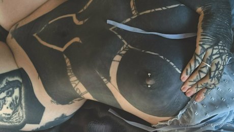 DarkAlien セクシーなスター 画像