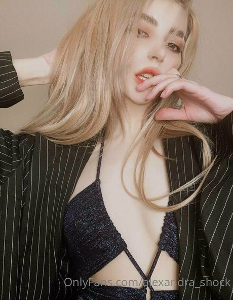 alexandra shock 裸の女優 写真