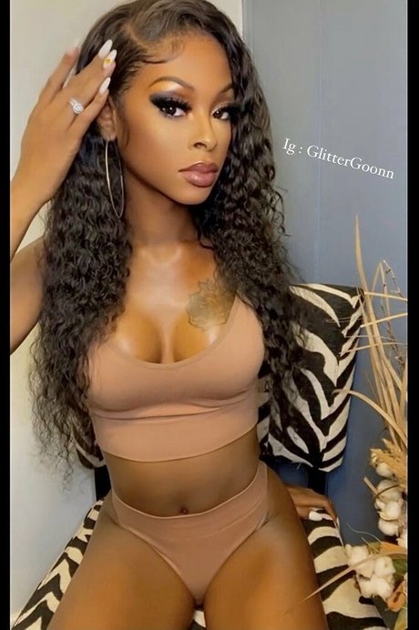 肉厚熟女オンリーファンズ エロ 画像