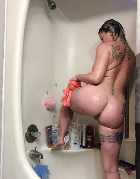 Karissa Baldwin XXXモデル 画像