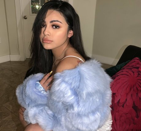 RosalbaNaomi 裸のポルノスター 写真