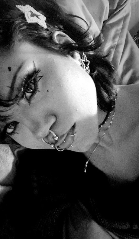 Saintsgoth セクシーなポルノスター 写真