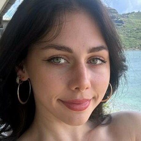 Mayalane Mayaneu 裸の女優 写真