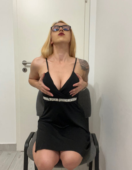 タトゥーオンリーファン ポルノ 写真