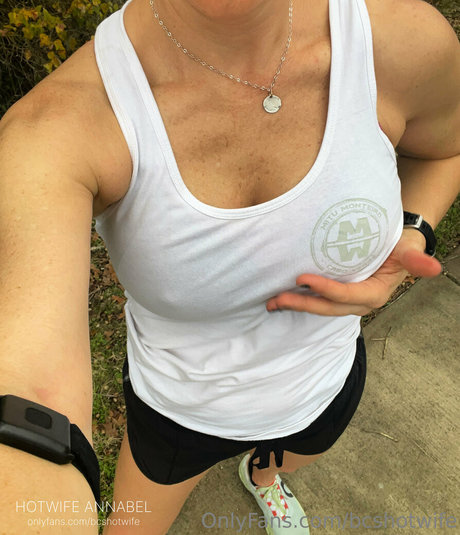 ティックトックスター オンリーファンズ ホット 写真