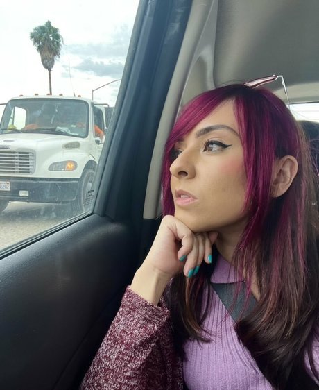 Yellowspoongirl 裸のポルノスター 写真