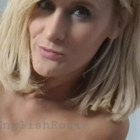 大学のアジア人オンリーファンズ セクシー裸 写真