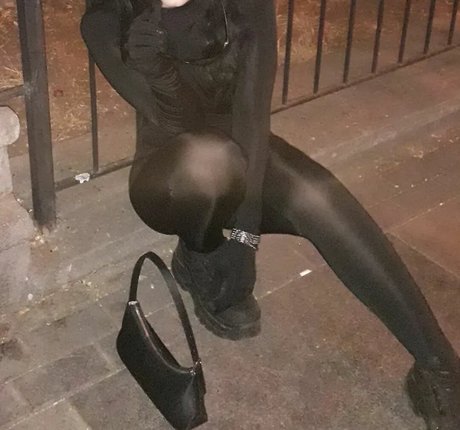 巨乳で痩せているオンリーファンズ ホットポルノ 画像