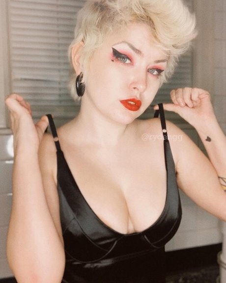 Ryden Armani_ ポルノスター 写真