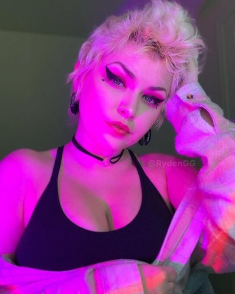 Ryden Armani_ アダルトスター 画像