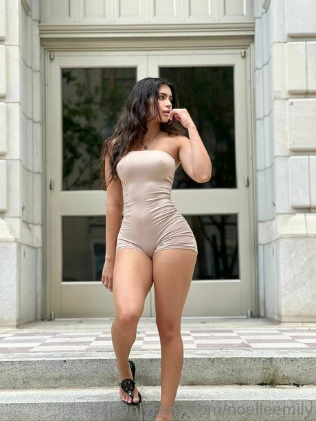 フラットオンリーファン ポルノ 写真