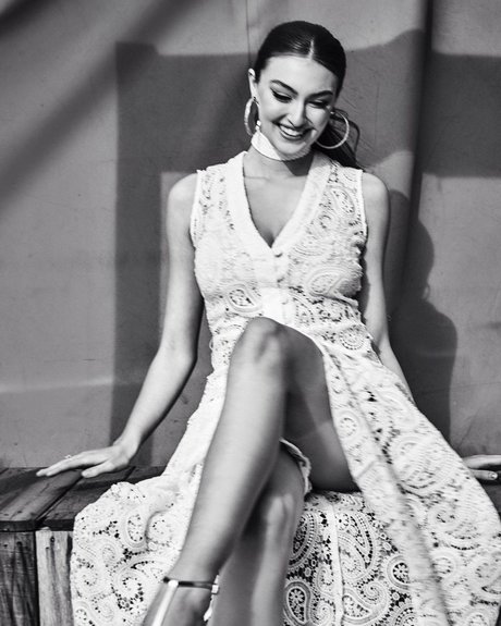 お尻を広げるオンリーファンズ ヌード 写真