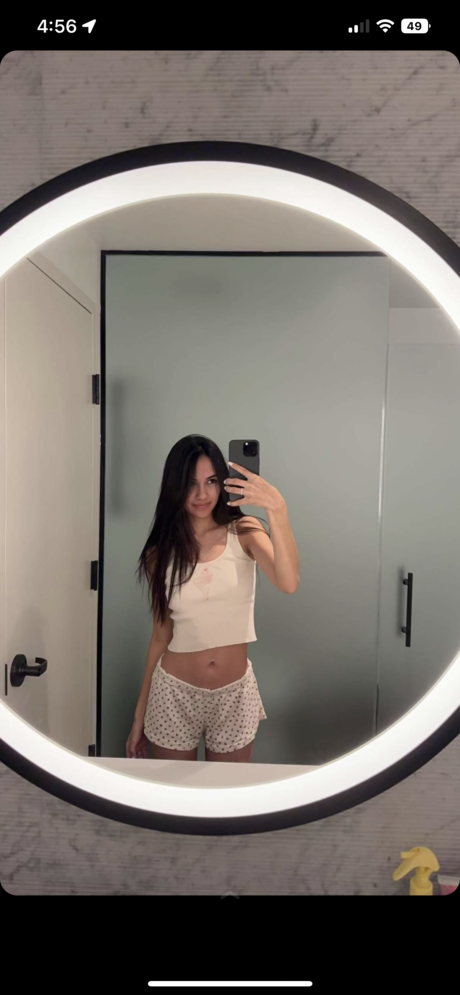 黒髪の熟女オンリーファンズ 無料 画像