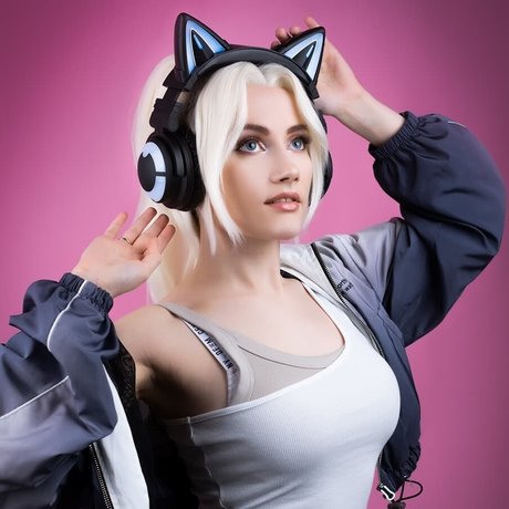 フェラチオ ティーン オンリーファンズ セクシーヌード 写真