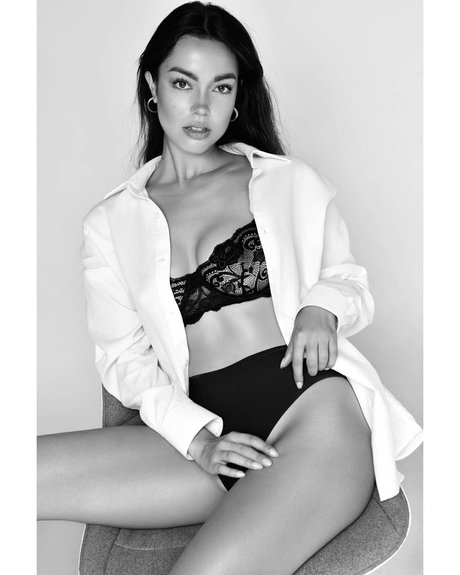 Sarah Lewis かわいいスター 写真