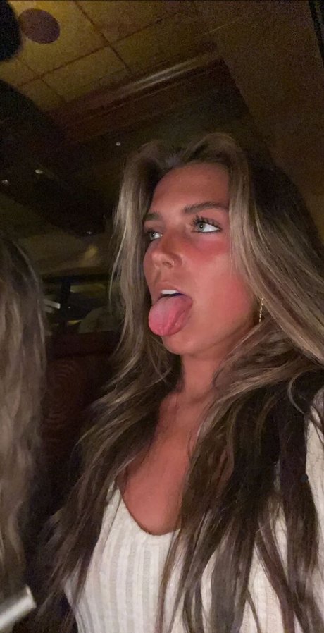 ティーンフィンガリングオンリーファンズ セクシー ギャラリー